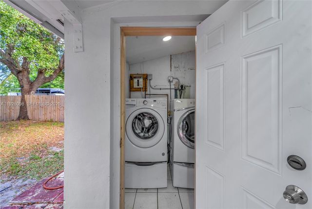 2431 Coolidge St, Hollywood, FL 33020