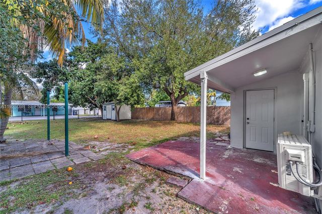 2431 Coolidge St, Hollywood, FL 33020