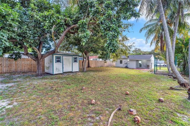 2431 Coolidge St, Hollywood, FL 33020