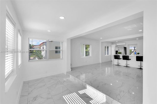 2431 Coolidge St, Hollywood, FL 33020