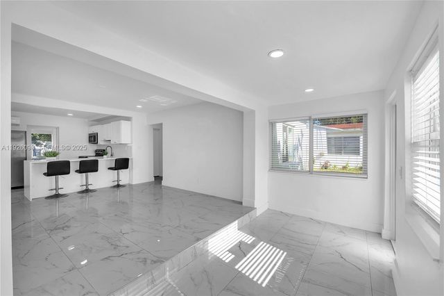 2431 Coolidge St, Hollywood, FL 33020