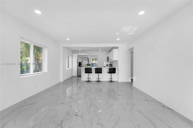 2431 Coolidge St, Hollywood, FL 33020