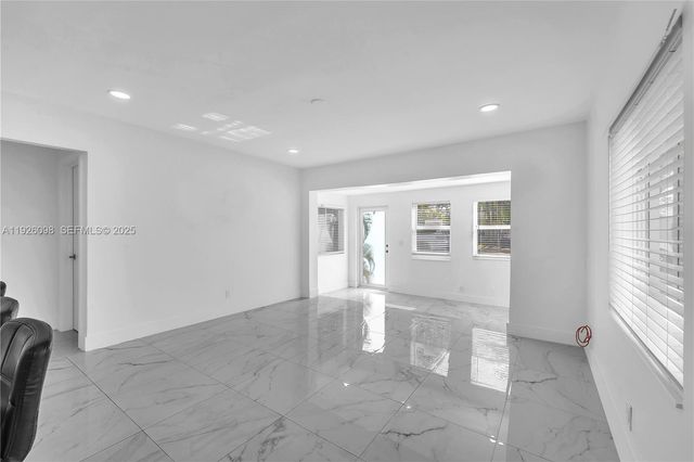 2431 Coolidge St, Hollywood, FL 33020