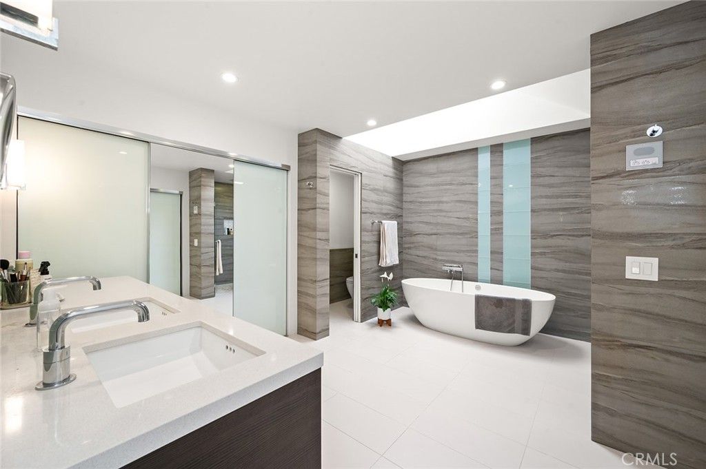 Image 20 of property listing at 17 Rippling Stream, Irvine, CA 92603
