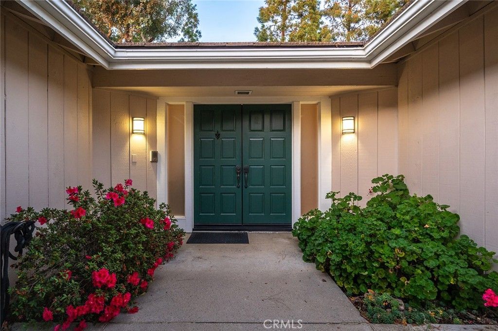 Image 5 of property listing at 17 Rippling Stream, Irvine, CA 92603