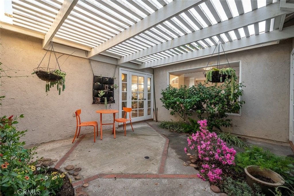 Image 8 of property listing at 17 Rippling Stream, Irvine, CA 92603