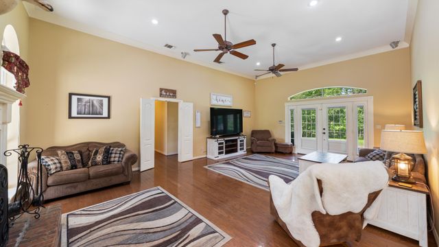 875 Arnold Paul Road, Canton, TX 75103