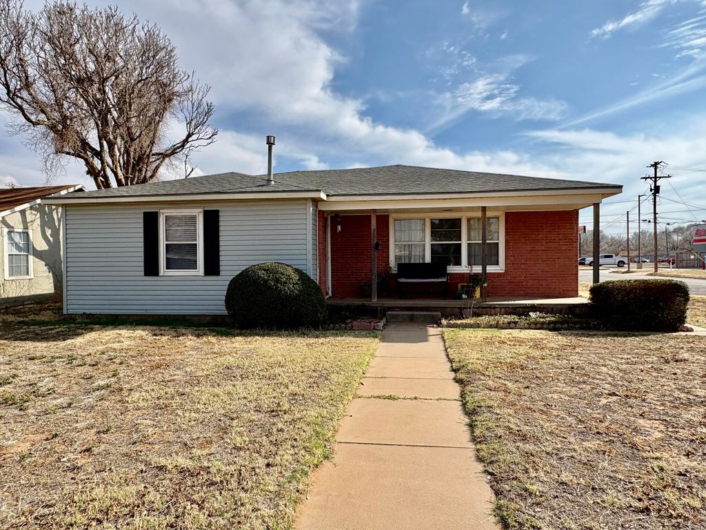 702 E Lake Street, Brownfield, TX 79316