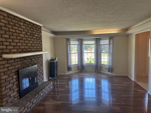 2670 OBERLIN DR, York, PA 17404