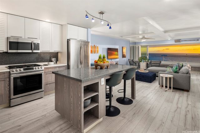 2895 Kalakaua Avenue 1402, Honolulu, HI 96815