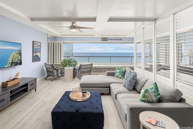 2895 Kalakaua Avenue 1402, Honolulu, HI 96815