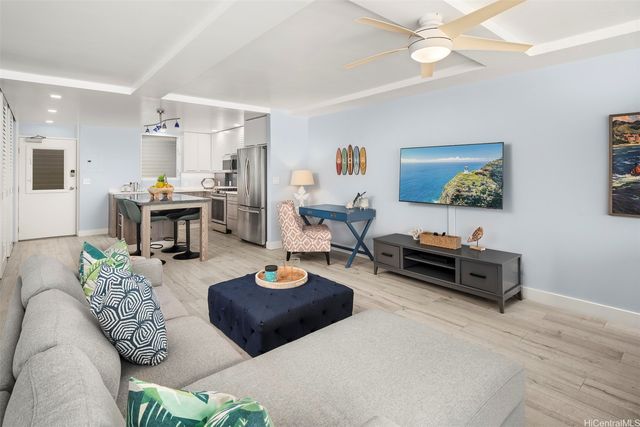 2895 Kalakaua Avenue 1402, Honolulu, HI 96815