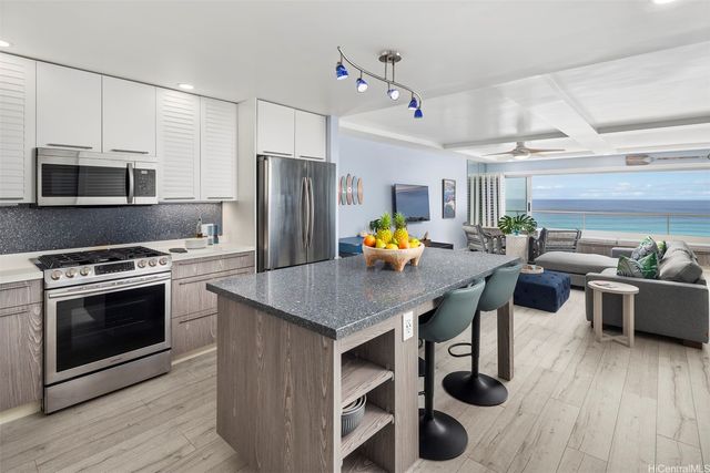 2895 Kalakaua Avenue 1402, Honolulu, HI 96815