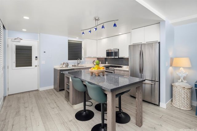 2895 Kalakaua Avenue 1402, Honolulu, HI 96815