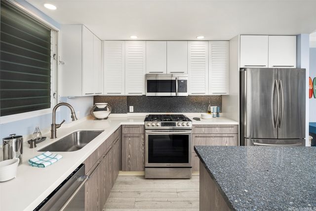 2895 Kalakaua Avenue 1402, Honolulu, HI 96815
