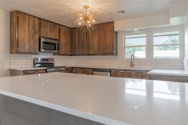 2905 Bella Vista Drive, Oklahoma City, OK 73110