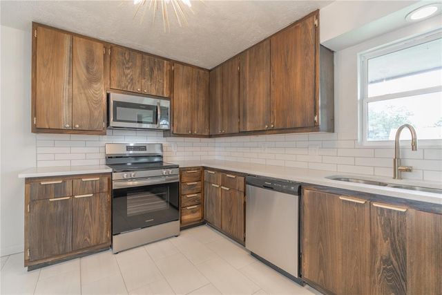 2905 Bella Vista Drive, Oklahoma City, OK 73110