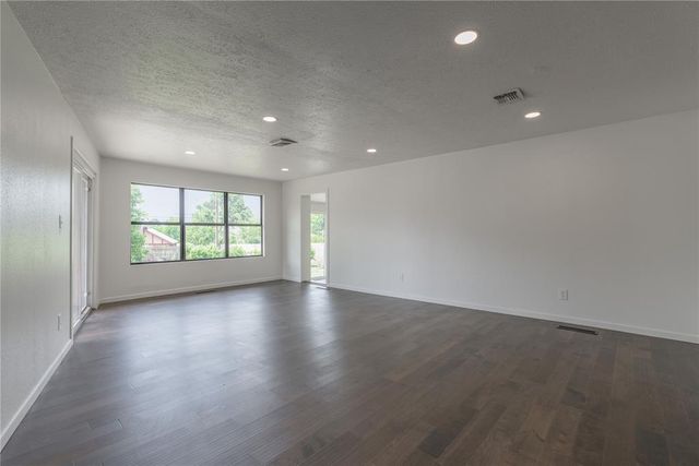 2905 Bella Vista Drive, Oklahoma City, OK 73110