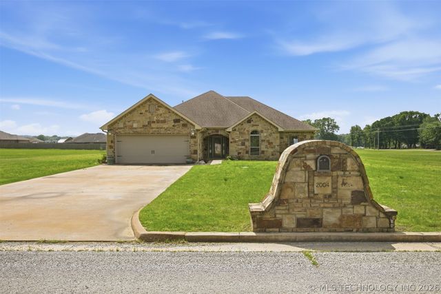 2004 E Trailwood Street, Stigler, OK 74462