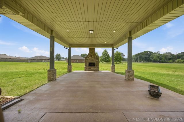 2004 E Trailwood Street, Stigler, OK 74462