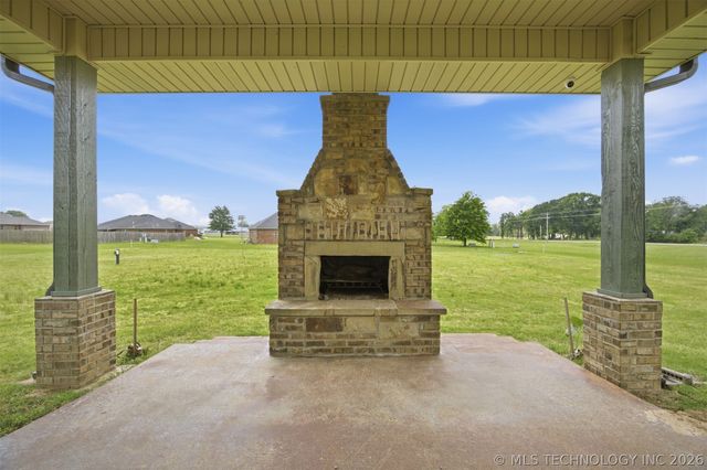 2004 E Trailwood Street, Stigler, OK 74462