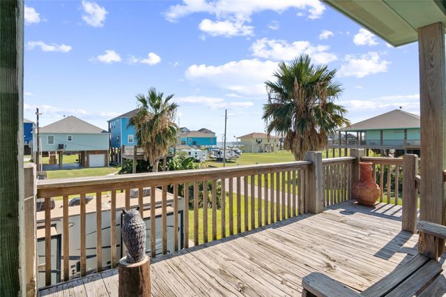 844 S Sage Road, Crystal Beach, TX 77650