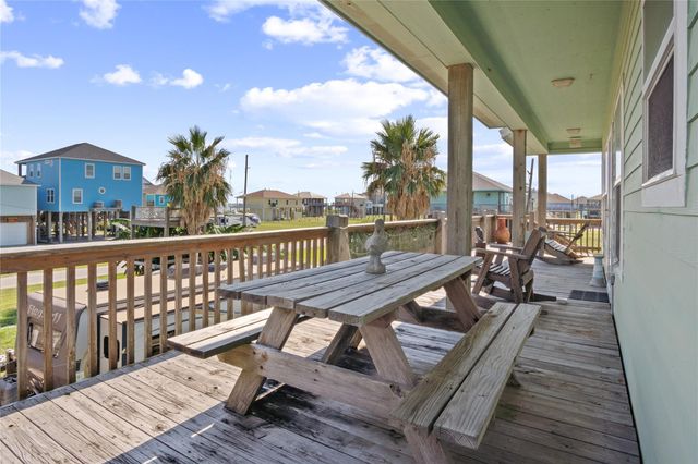844 S Sage Road, Crystal Beach, TX 77650
