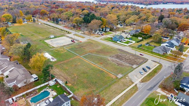 820 Lugers Road, Holland, MI 49423