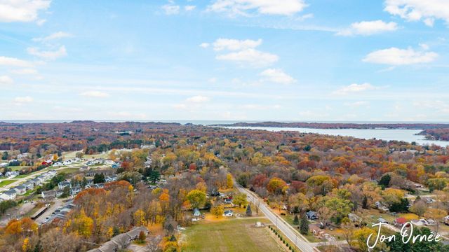 820 Lugers Road, Holland, MI 49423