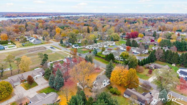 820 Lugers Road, Holland, MI 49423