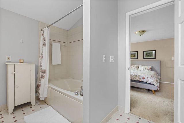 2431 Roanoke Drive, Ypsilanti, MI 48197