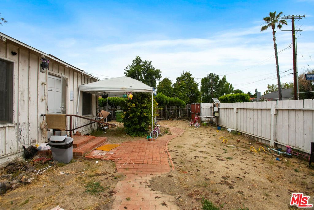 Image 11 of property listing at 7800 Jordan Avenue, Los Angeles, CA 91304