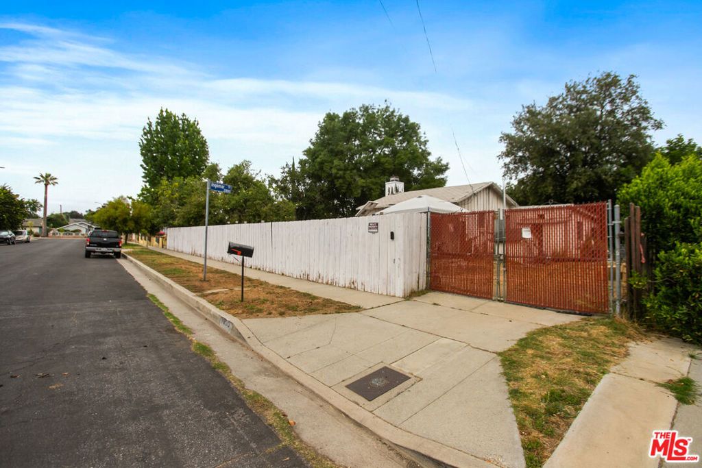 Image 12 of property listing at 7800 Jordan Avenue, Los Angeles, CA 91304