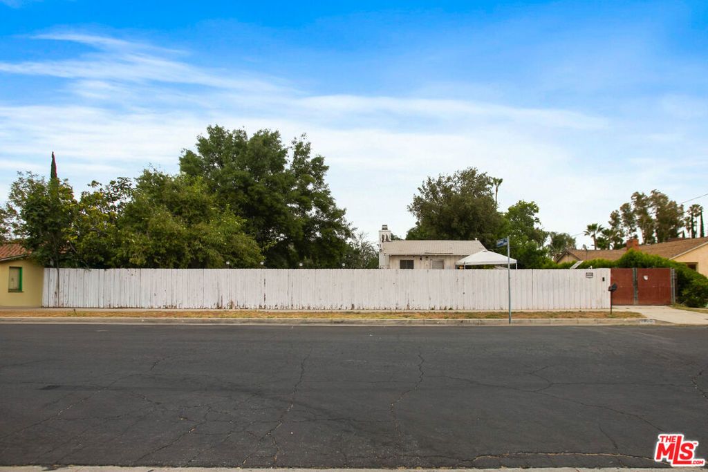 Image 13 of property listing at 7800 Jordan Avenue, Los Angeles, CA 91304