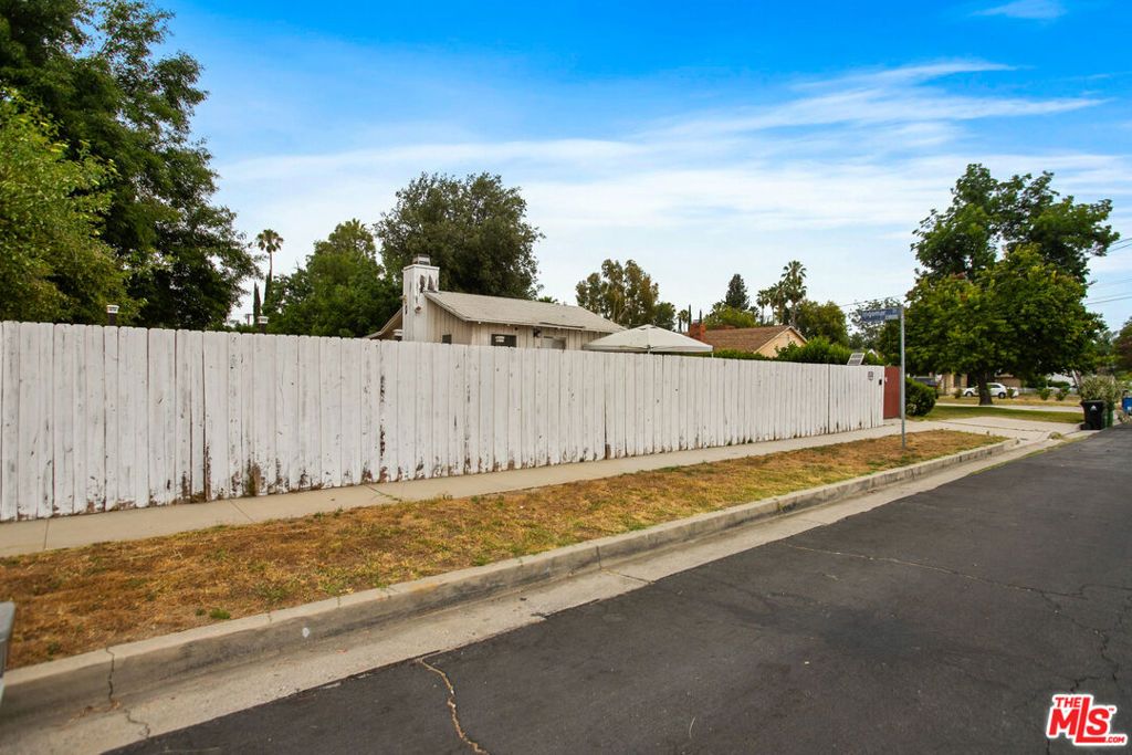 Image 14 of property listing at 7800 Jordan Avenue, Los Angeles, CA 91304
