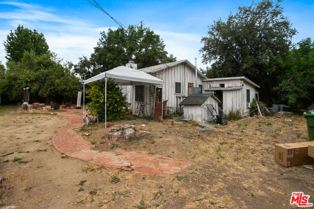 Image 3 of property listing at 7800 Jordan Avenue, Los Angeles, CA 91304