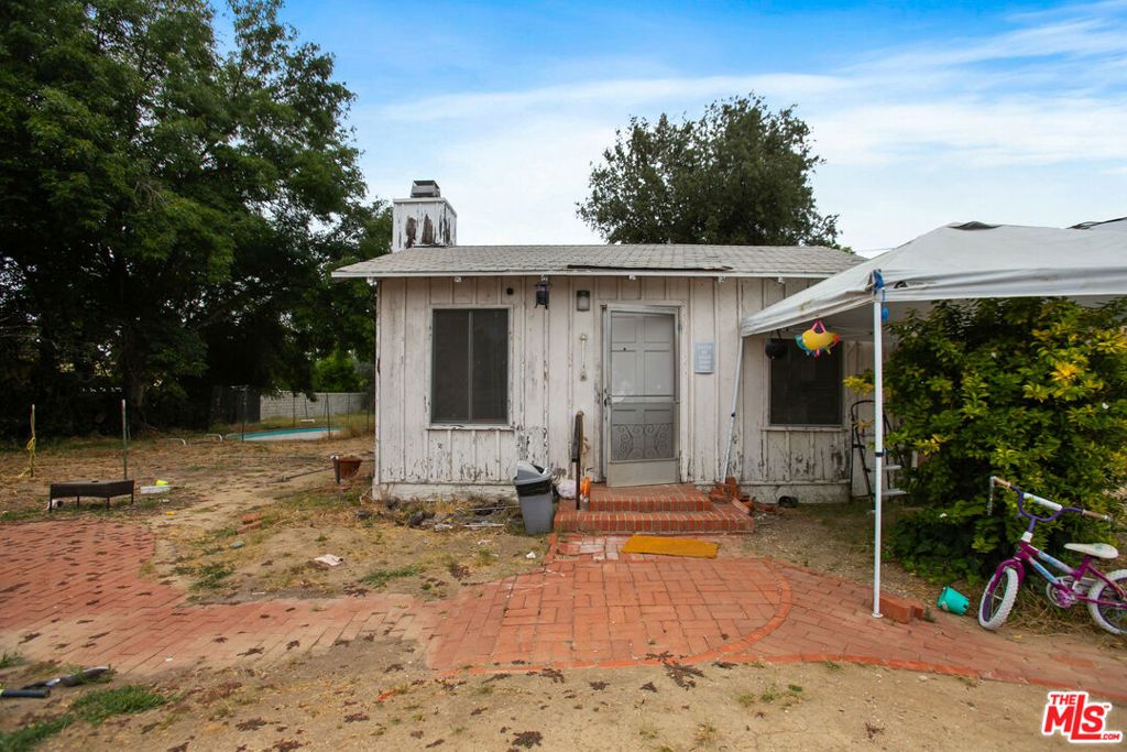 Image 4 of property listing at 7800 Jordan Avenue, Los Angeles, CA 91304