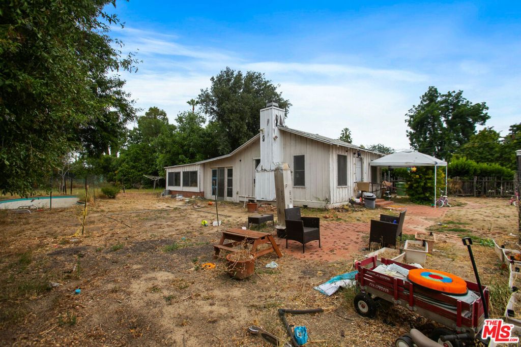 Image 5 of property listing at 7800 Jordan Avenue, Los Angeles, CA 91304