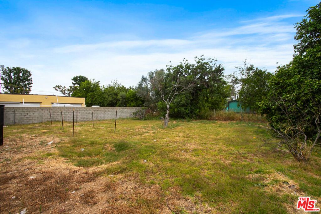 Image 7 of property listing at 7800 Jordan Avenue, Los Angeles, CA 91304