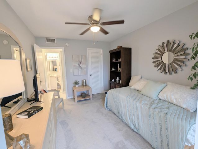 100 E Kingswood E, West Palm Beach, FL 33417