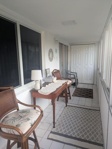 100 E Kingswood E, West Palm Beach, FL 33417