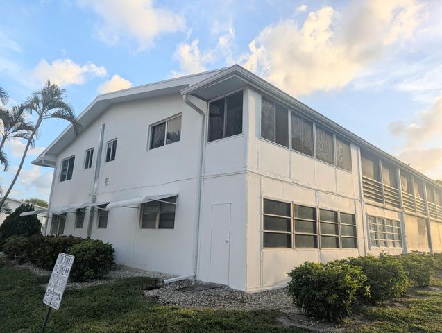 100 E Kingswood E, West Palm Beach, FL 33417