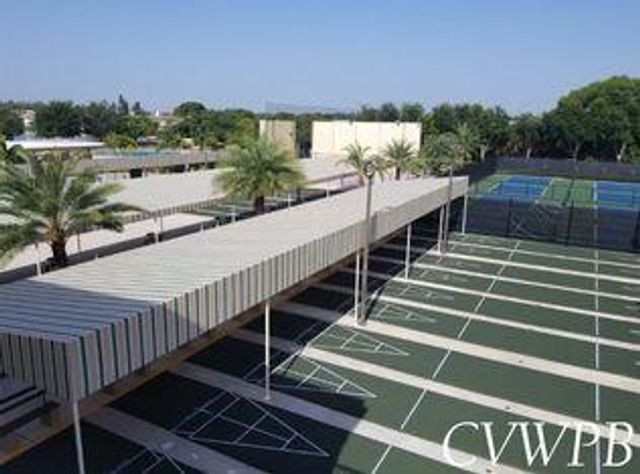 100 E Kingswood E, West Palm Beach, FL 33417