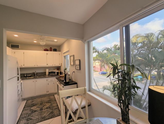 100 E Kingswood E, West Palm Beach, FL 33417