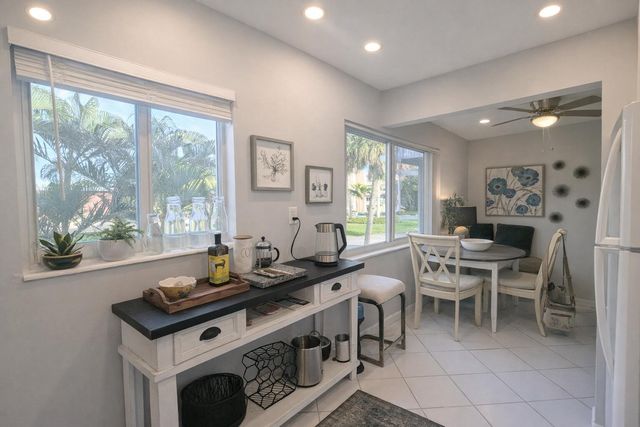 100 E Kingswood E, West Palm Beach, FL 33417
