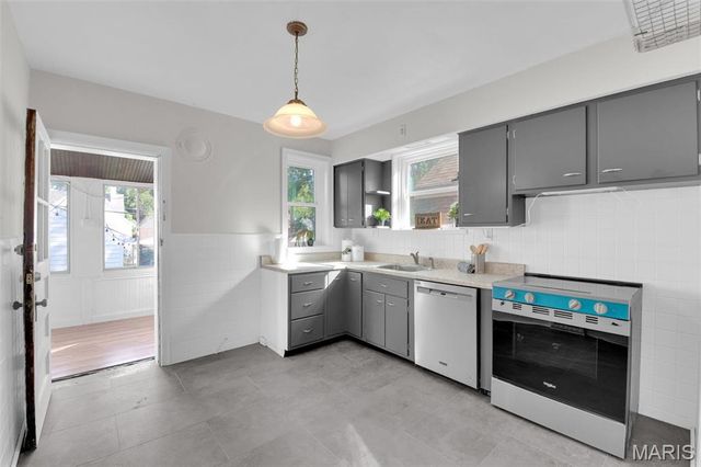 4035 Fairview Avenue, St Louis, MO 63116