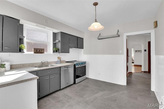 4035 Fairview Avenue, St Louis, MO 63116