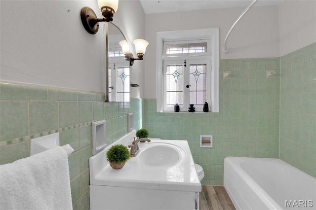 4035 Fairview Avenue, St Louis, MO 63116