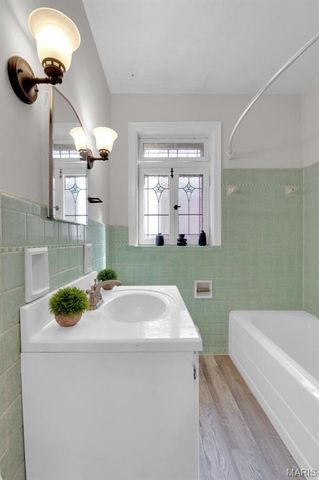 4035 Fairview Avenue, St Louis, MO 63116