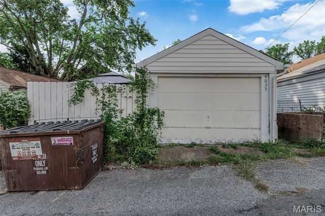 4035 Fairview Avenue, St Louis, MO 63116